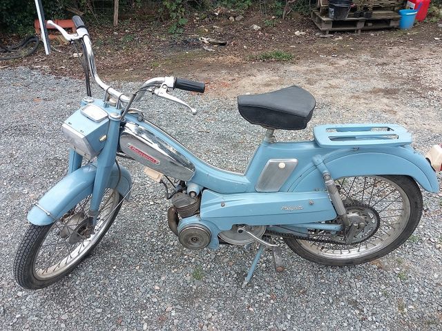 Cyclomoteur mobylette Motobécane type av 88 Immatriculée GQ-722-Q...