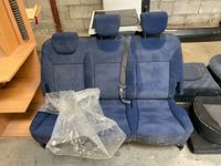 Une banquette trois places (avec ceintures) - type minibus