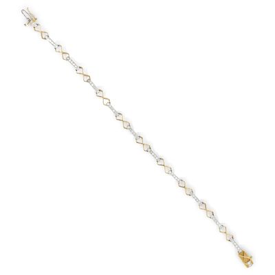 un bracelet en or et en argent orné d'un motif de diamants sur fond blanc