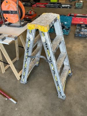 many tools that are sitting on the floor in the room