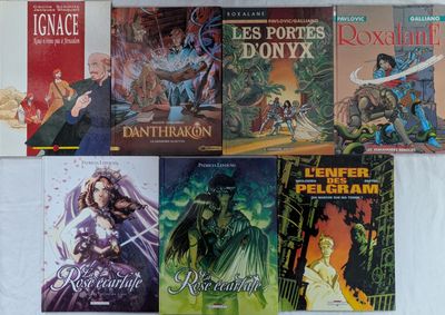 un grand nombre de livres posés sur une table