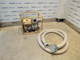 une photo montrant un tuyau et une pompe dans une pièce