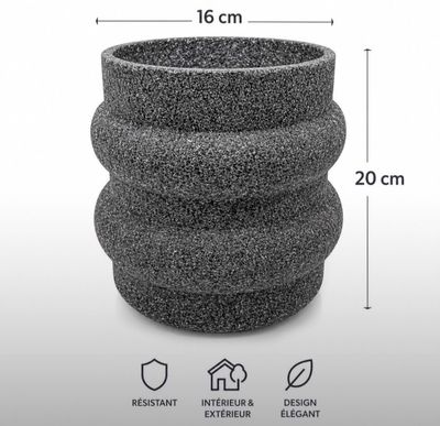 un gros plan d'une jardinière sur fond blanc, avec ses dimensions