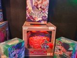 de nombreux jeux de cartes différents sur la table