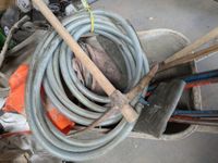 Outillage à mains dont : balais, taloches, scies, etc… (photo 2)