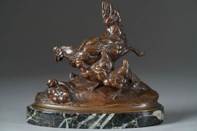 bronze statue of a pheasant shooting a pheasant on a marble base