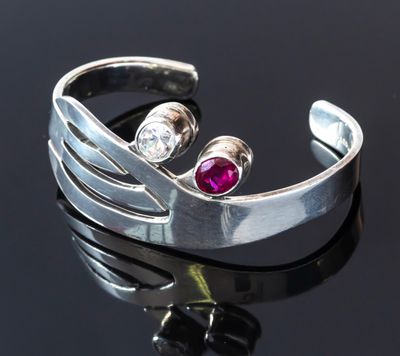 MEXICO, Taxco. Un bracelet manchette en argent 925% serti de…