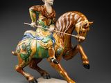 une image représentant la statue d'un homme à cheval