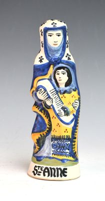figurine en céramique représentant une femme tenant une guitare et un enfant