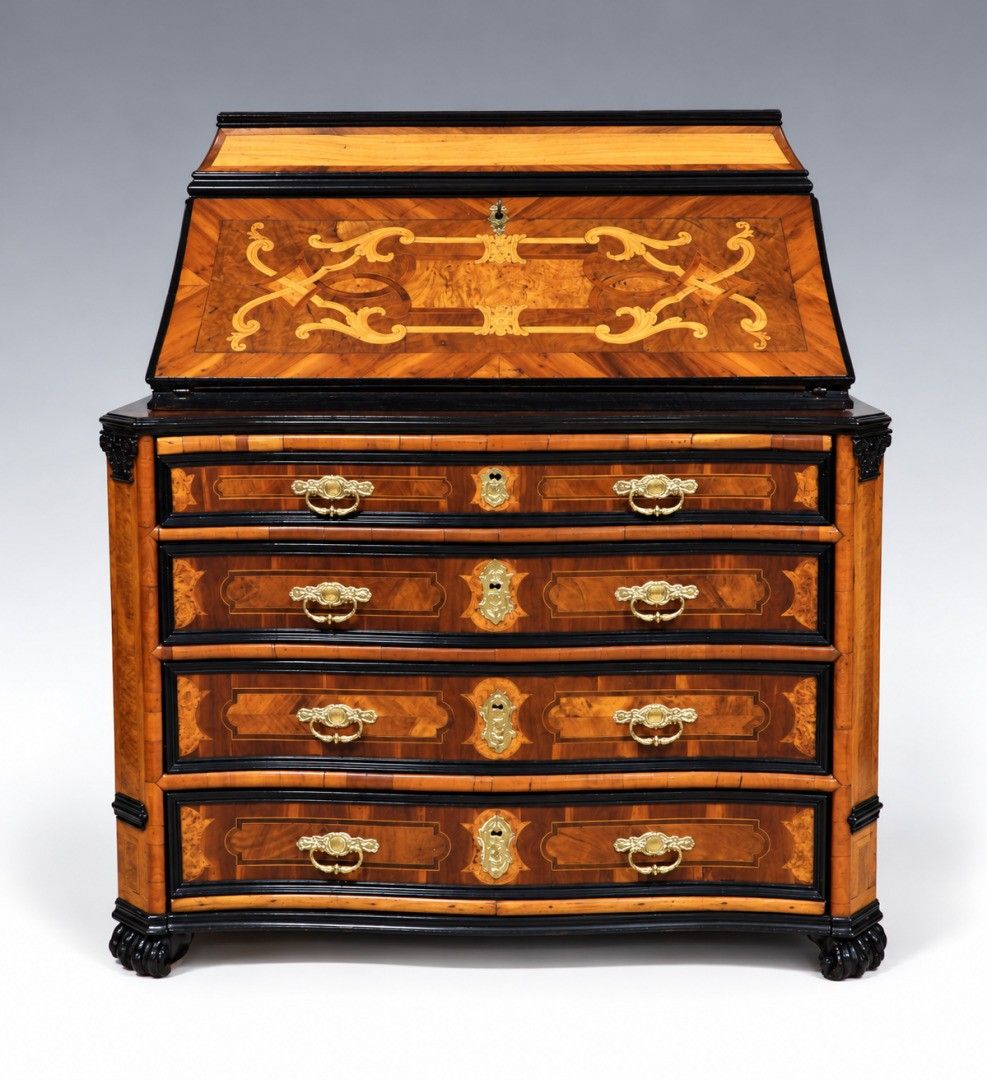 Commode scriban en placage de noyer et prunier, l'abattant d…