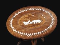 Petite table d appoint ovale a décor d incrustation (os) rep… (photo 4)