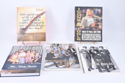 Lot comprenant cinq catalogues d'exposition de Julien's Auct…