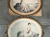 deux photos encadrées représentant une femme en robe blanche et une femme en robe blanche