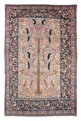un tapis persan ancien orné d'un motif représentant l'arbre de vie