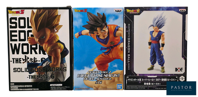 Des figurines « Dragon Ball Z » sont exposées dans un magasin