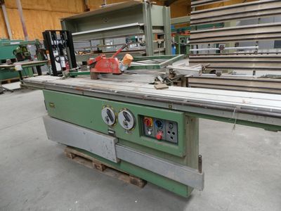 a machine that is sitting in the middle of a room