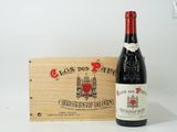 une image représentant une bouteille de vin rouge à côté d'une caisse en bois