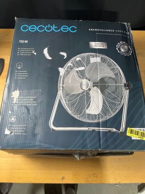 une boîte équipée d'un ventilateur, posée sur une table