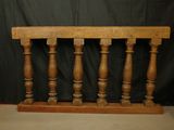 une image représentant une balustrade en bois sur fond noir