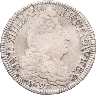 gros plan d'une pièce de monnaie sur fond blanc