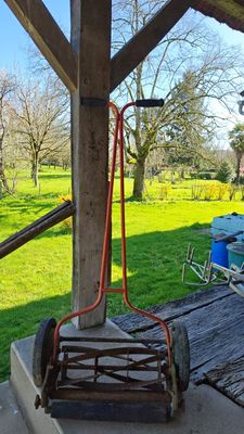 Coupe herbe manuel LOT A RETIRER SUR RENDEZ-VOUS SUR LA COMM…