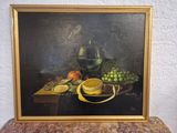 une image d'une peinture représentant une coupe de fruits sur une table