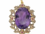 un pendentif en améthorate et diamants, signé Van Cleef