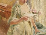 tableau représentant une femme en train de lire un livre devant une fenêtre