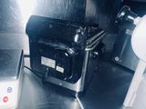 une photo d'un plan de travail de cuisine avec un grille-pain et une cafetière