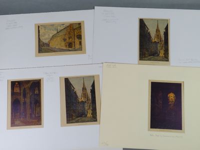 Plusieurs images différentes de bâtiments sont représentées sur une surface blanche