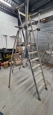 many ladders that are sitting in a room