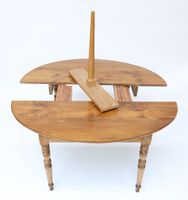 Table de forme ovale en noyer, quatre pieds balustres (possi… (photo 6)