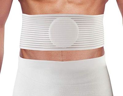 une image représentant un homme avec une ceinture sur le dos
