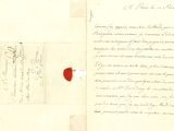 un vieux document sur lequel se trouvent une feuille de papier au-dessus et une autre en dessous