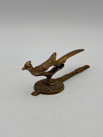 Casse-noix et noisettes en bronze figurant un oiseau