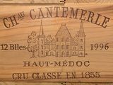 un panneau en bois sur lequel est représenté un château et où l'on peut lire « Château Émerie »