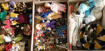 Sujets décoratifs figurant des clowns (trois cartons).