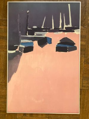 une image d'un tableau sur le mur d'une pièce