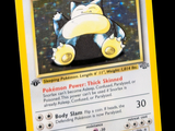 gros plan d'une carte pokemon sur fond noir