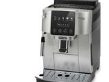 gros plan d'une machine à café sur fond blanc