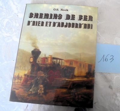 un livre sur lequel figure l'image d'un train
