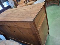 Commode rectangulaire en noyer, la façade ouvrant par trois … (photo 5)