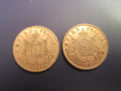two gold sovereigns, one of which is a sovereign and the other of which is a sovereign