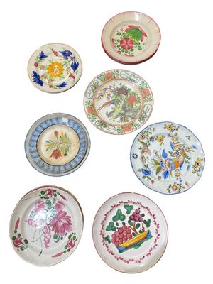 Mannette de céramique divers : assiettes en faïence de l'Est…