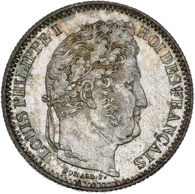 gros plan d'une pièce de monnaie sur laquelle figure une tête de femme