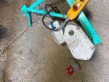 une petite machine posée sur le sol