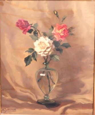 une peinture de roses dans un vase en verre sur une table