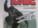 Affiche du film « King Kong » représentant un gorille avec un avion en arrière-plan