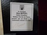 a sign on the door of a building that says, je seussigre, pierre bonnnet