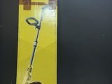 une image représentant une boîte à outils posée sur une table en bois